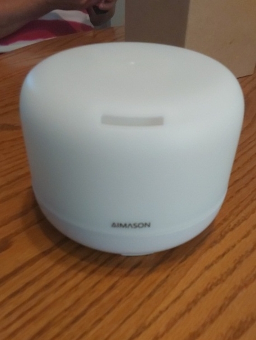 Essential oil diffuser includes remote control